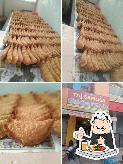 Food at Taj Samosa