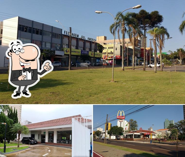 Desfrute da vista do exterior McDonald's