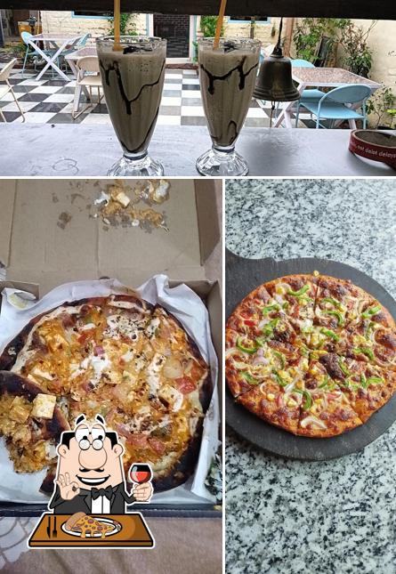 Pick pizza at Uturn cafe