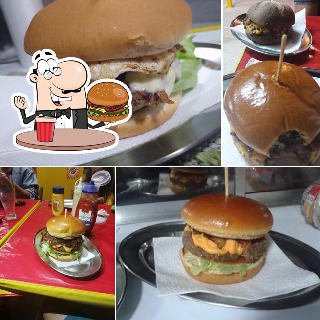 Peça um hambúrguer no PAPAS BURGER VINHEDO