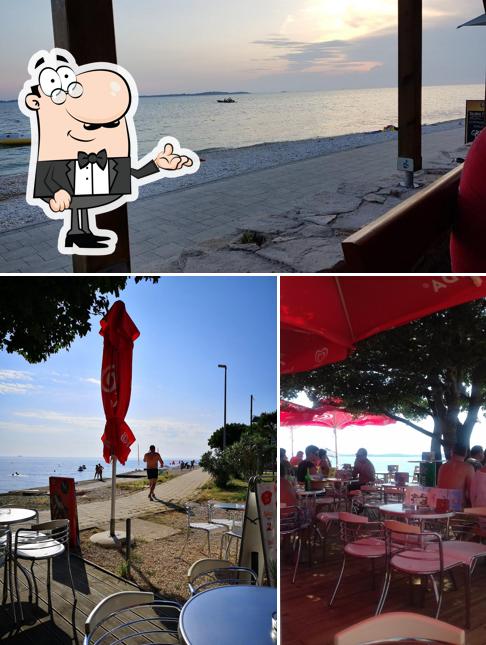 Gli interni di Peroj Beach bar