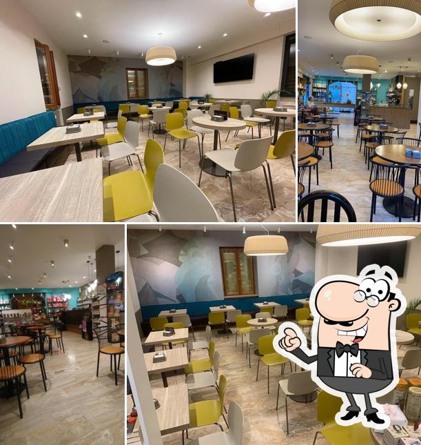 Siediti a un tavolo di Bar Mantegazza