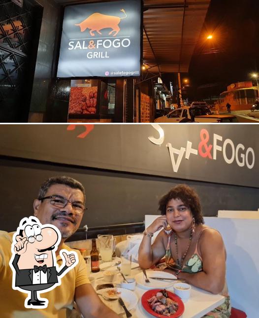O interior do Sal & Fogo Grill
