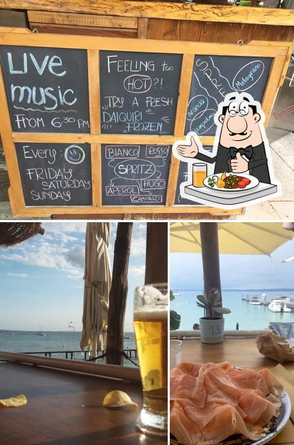 La cibo e lavagna del ristorante