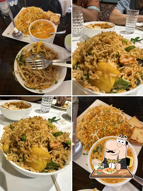 Pad thai at VIRAASAT