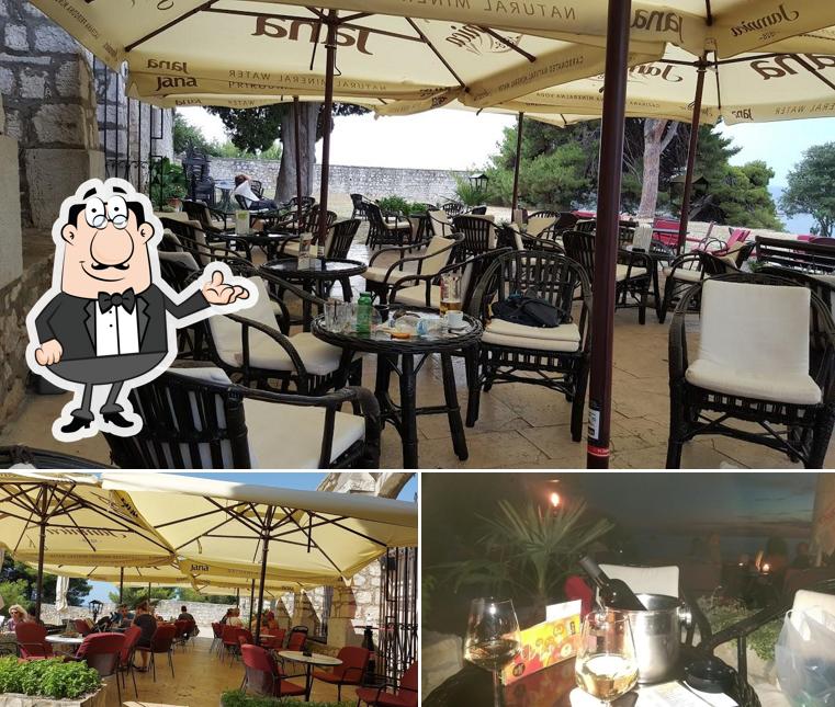 Dai un'occhiata agli interni di Caffe Bar XL