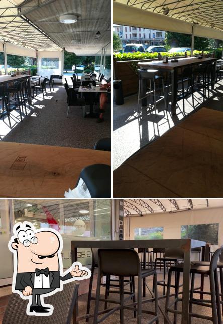 Siediti a un tavolo di Papi Cafè