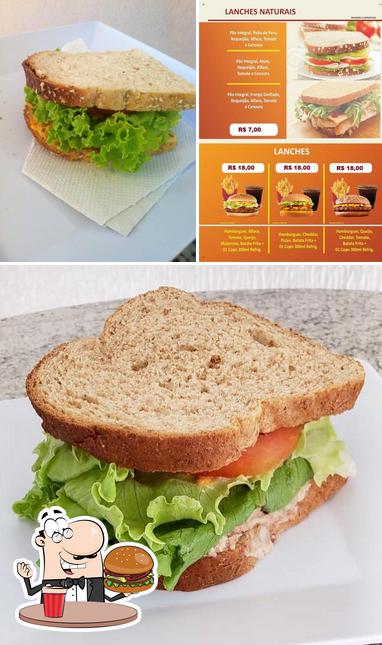 Consiga um hambúrguer no Restaurante Come Come