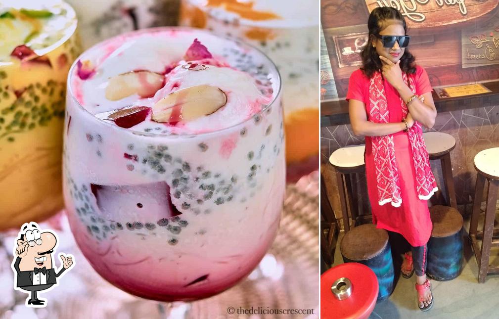 The interior of Tea 11