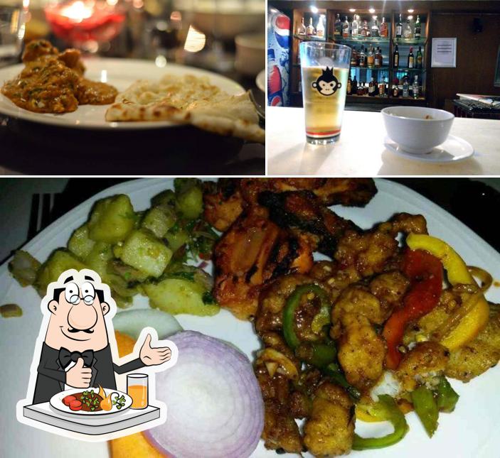 The image of The Onyx at HHI Select’s food and bar counter