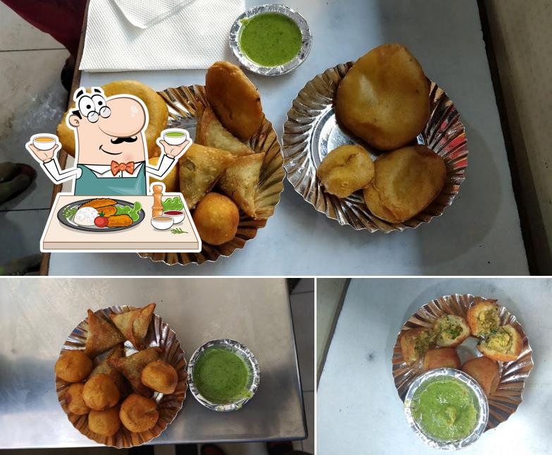 Food at Bhikhabhai Bhajiyawala