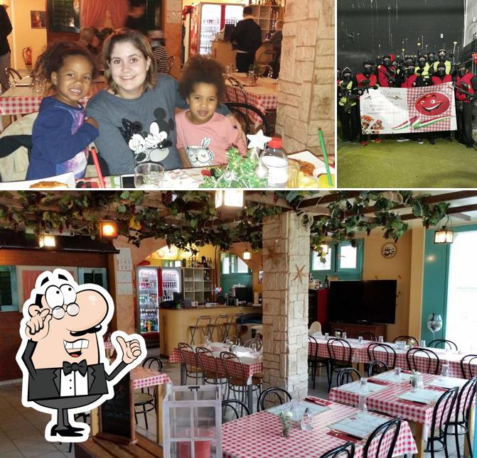 Pizza Punto Rosso si caratterizza per la interni e nozze