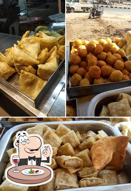 Food at Shreeji gathiya Rath