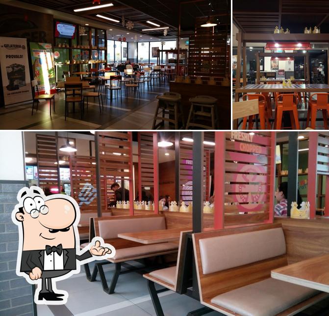 Siediti a un tavolo di Burger King