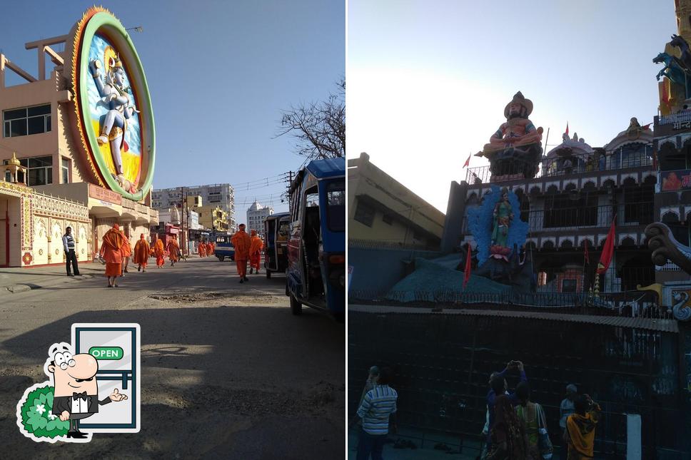 Check out how Shiv Gujrati Namkin Bhandar looks outside