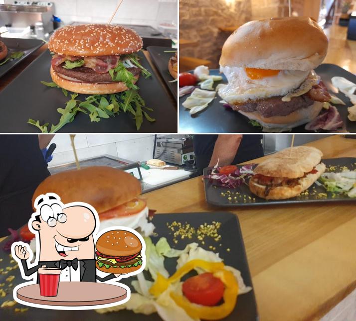 Gli hamburger di Vico Food 3.0 Gastronomia E Hamburgeria potranno incontrare i gusti di molti