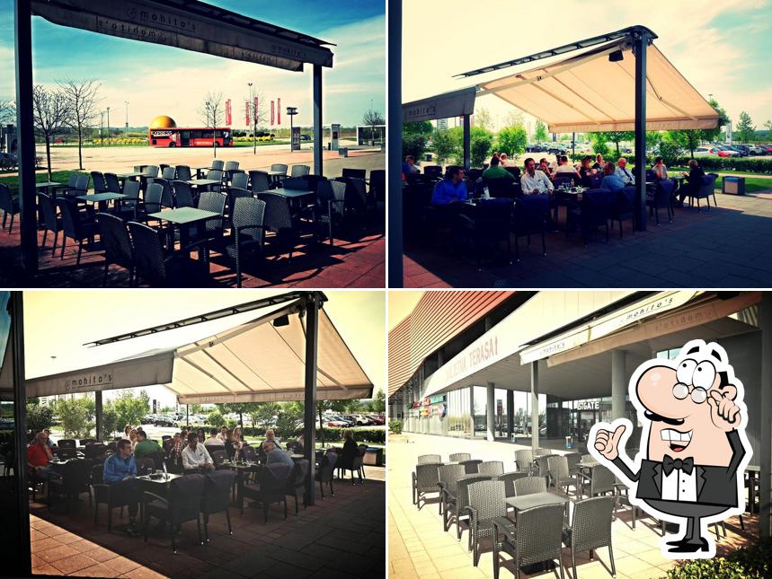 Siediti a un tavolo di MOHITO'S bar