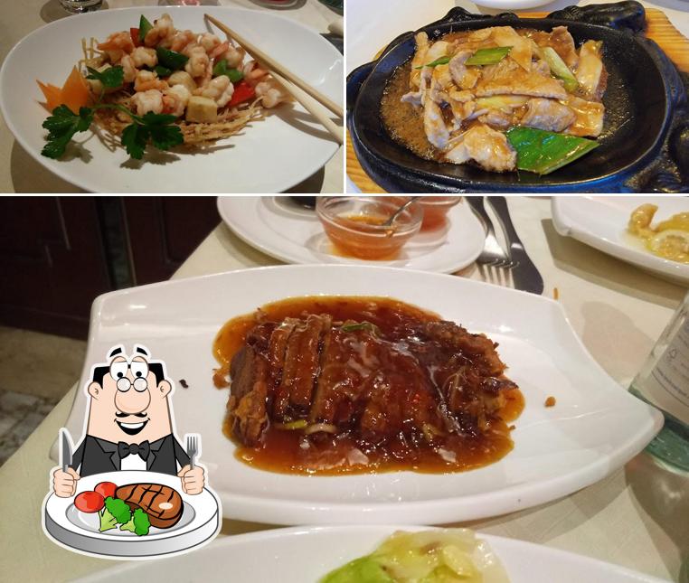 Prenditi i un pasto a base di carne a Ristorante Nuova Cina