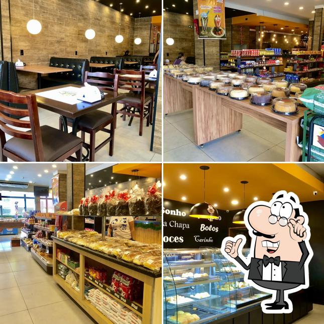 Sente em uma das mesas no Padaria Líder