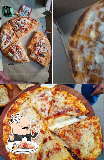 Try out pizza at BREAK FAST CAFE