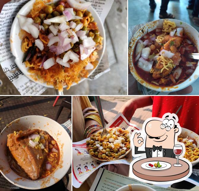 Meals at New Sanjay Upahaar Gruha Samosa And Nasta