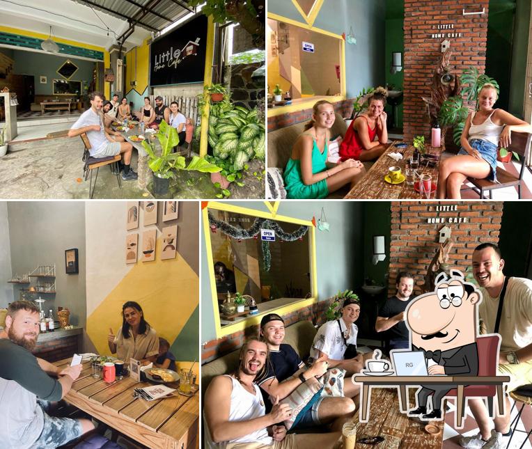 Siediti a un tavolo di Home Cafè