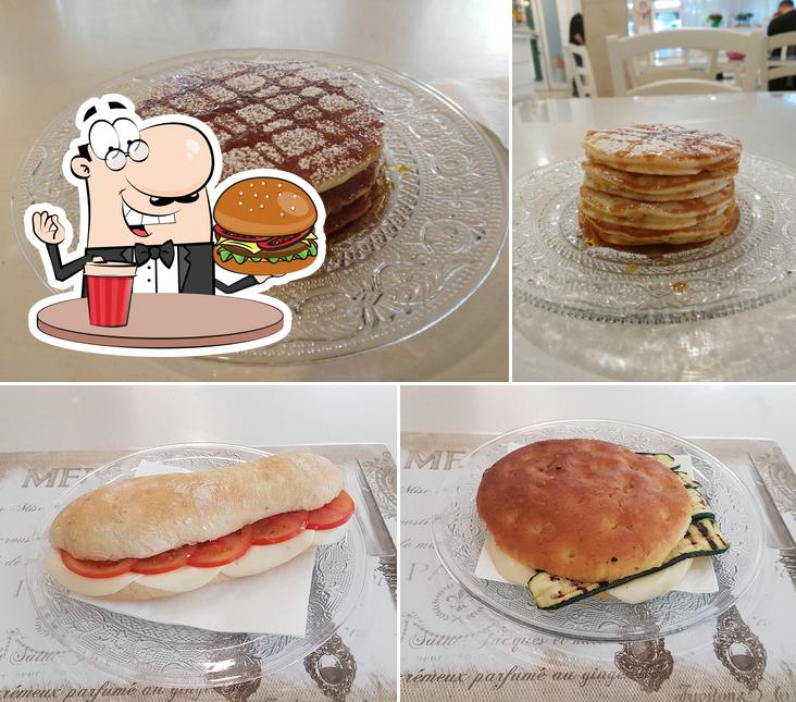 Prenditi un hamburger a Shabby Café