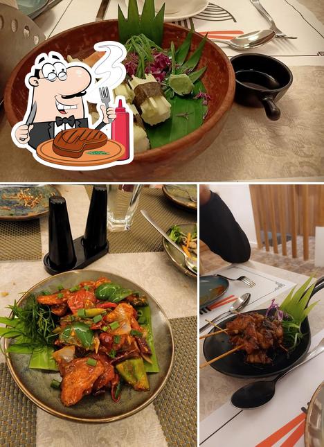 Get meat meals at Hunan Square