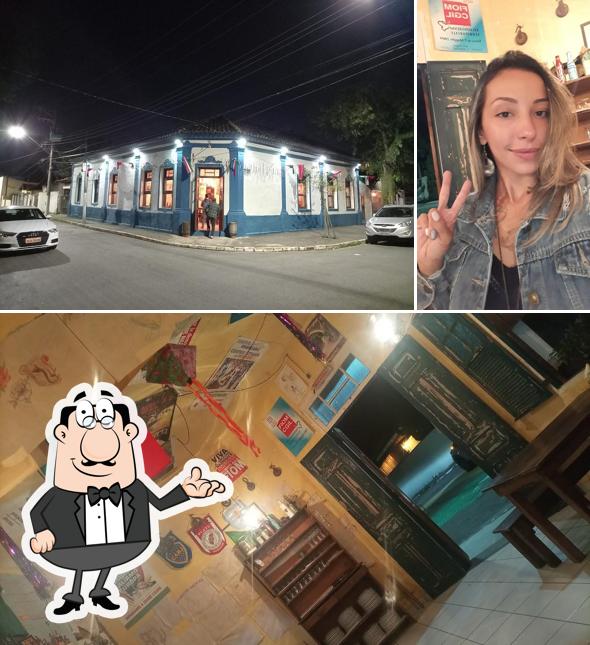 Sente em uma das mesas no Pizza Por Metro