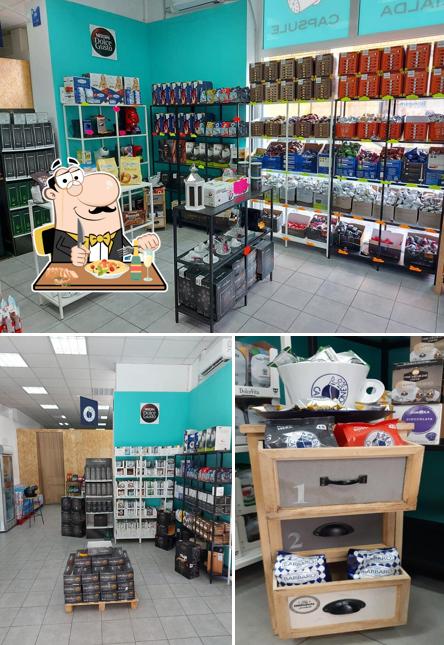 Coffee World By Coffee Breack Caffe’ in Cialde e Capsule Bibite si caratterizza per la cibo e esterno