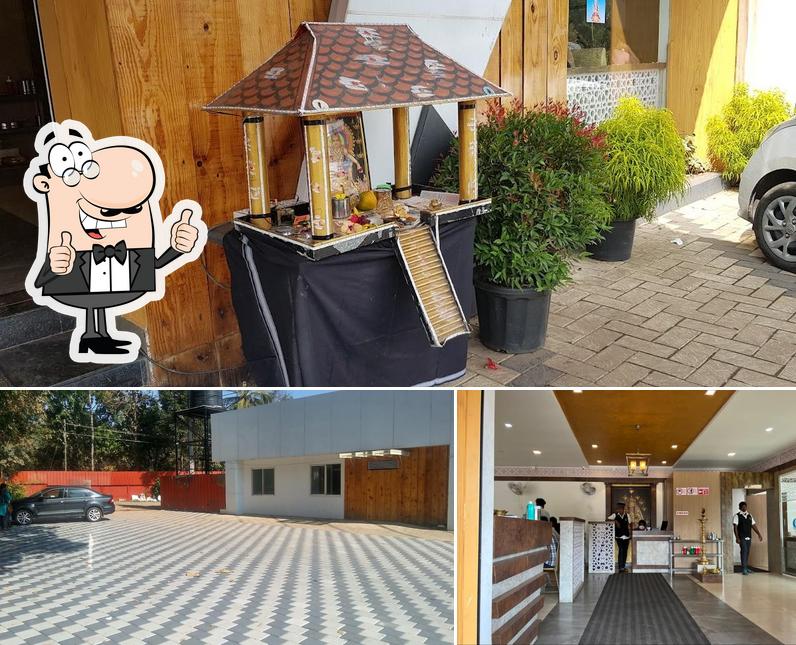 See this picture of Saravana Bhavan Pure Veg