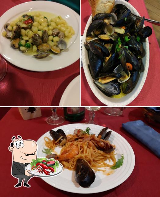 Scegli tra i vari piatti di mare proposti a ROSSO CORALLO