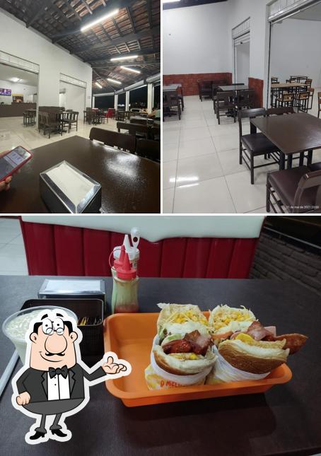 A interior e bebida do restaurante