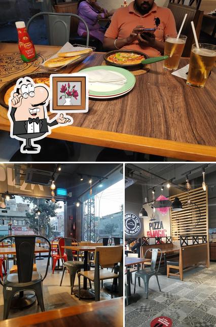 The interior of Pizza Hut Ravindra Path, Shri Ganganagar