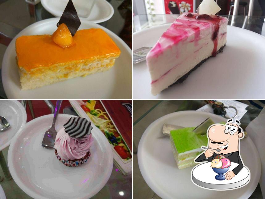 Berry N Blossom Cake Shop