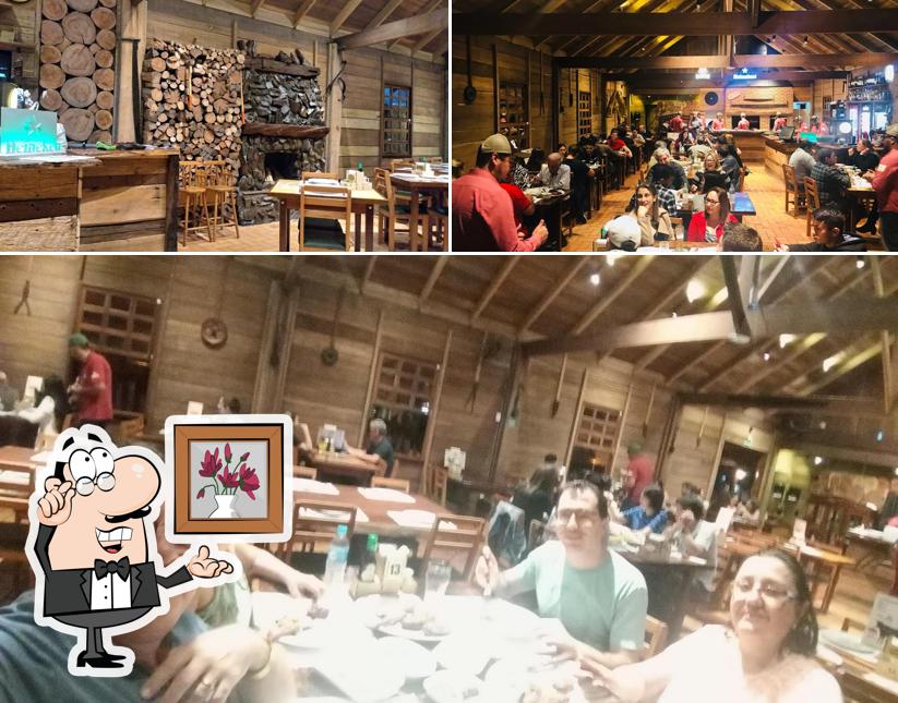 O interior do Lumberjack Steakhouse