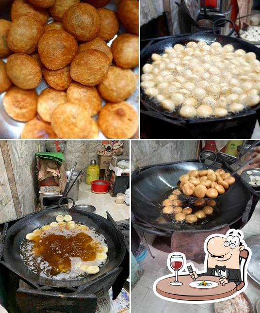 Food at Neelu Kachori Bhandar