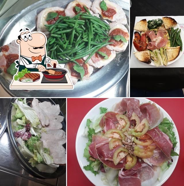 Prenditi i un pasto a base di carne a Crystal bar