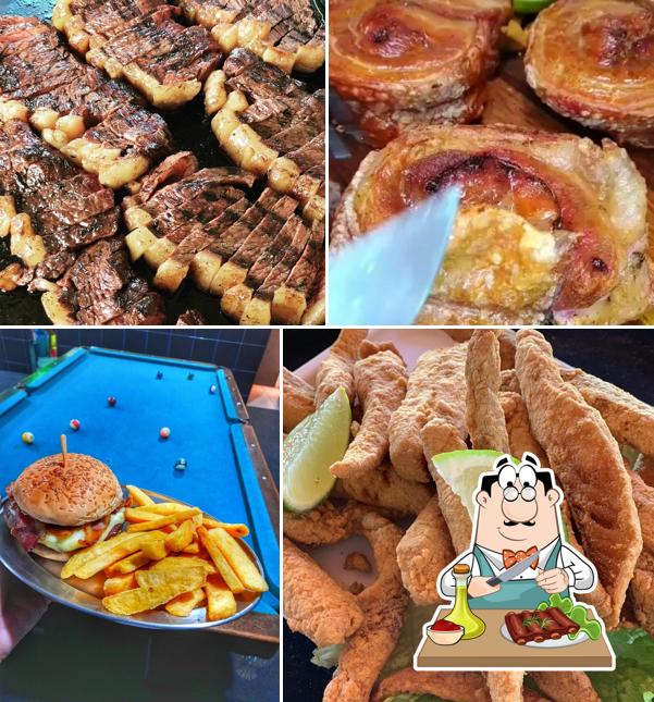 Experimente pratos de carne no Bordeli Snooker Porções - Bar com Sinuca