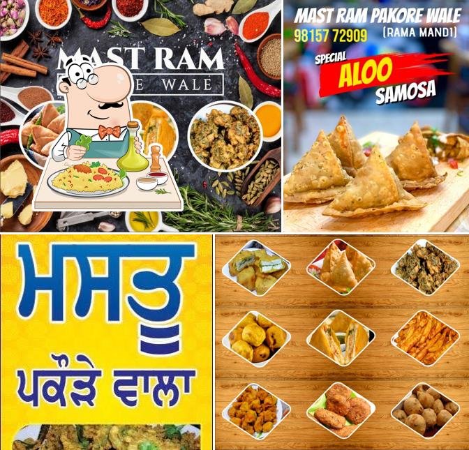 Meals at Mast Ram Pakore wale (Mastu Pakode Wala)