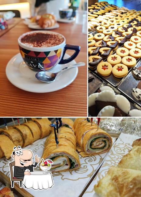 Art Cafe Casamassima serve un'ampia selezione di dolci