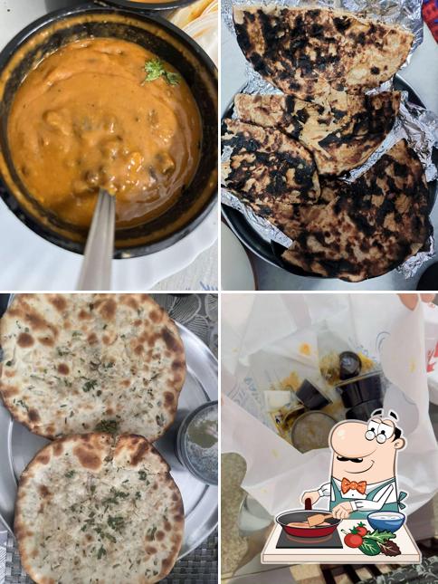 Chicken curry at Kulcha Lal Parantha Das