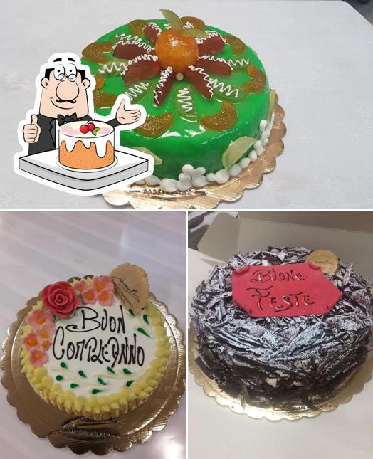 Guarda la foto di Pasticceria Mario Rosa