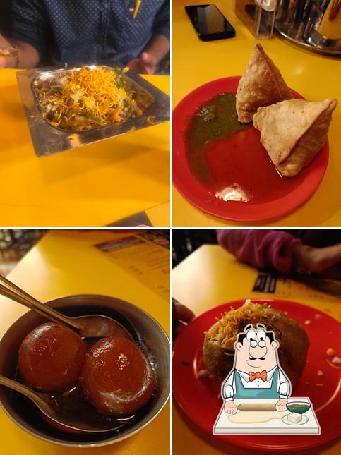 Samosa at Kanpur Chaat Corner