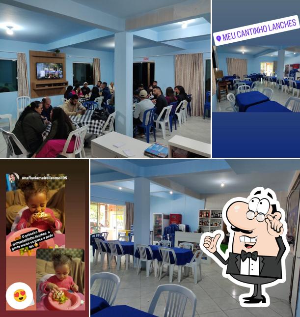 O interior do Lanchonete Meu Cantinho