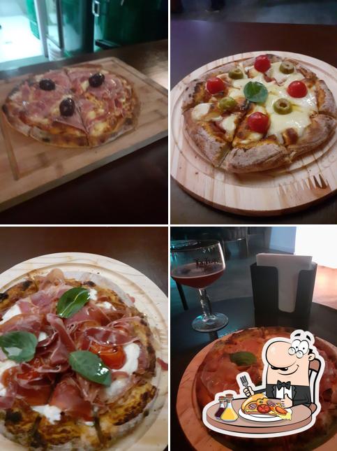 Consiga pizza no Retrô Pub