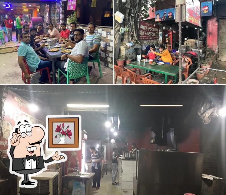 The interior of Pahalwan Dhaba (असली )