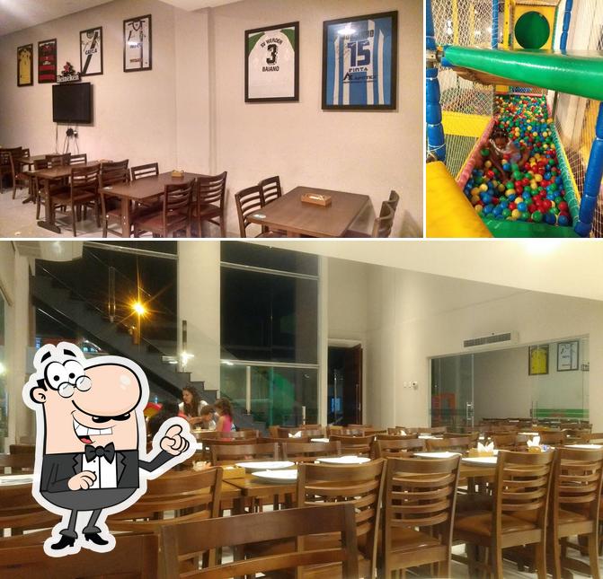 A interior e área de lazer do restaurante