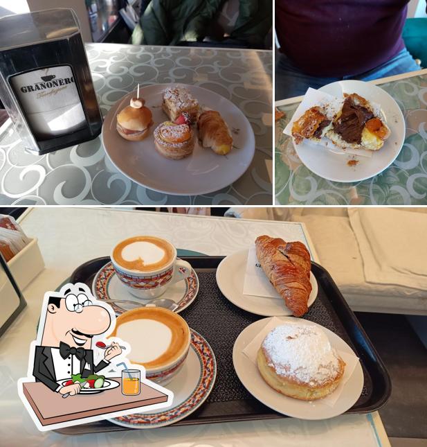 Platti al Pasticceria Mosaico