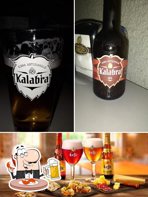 Puoi goderti un rinfrescante bicchiere di birra chiara o scura